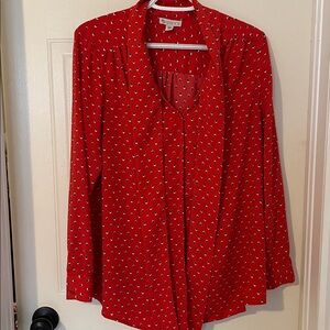 Collared blouse with front tie
Runs large
Polyester
Pit to pit 21 inches